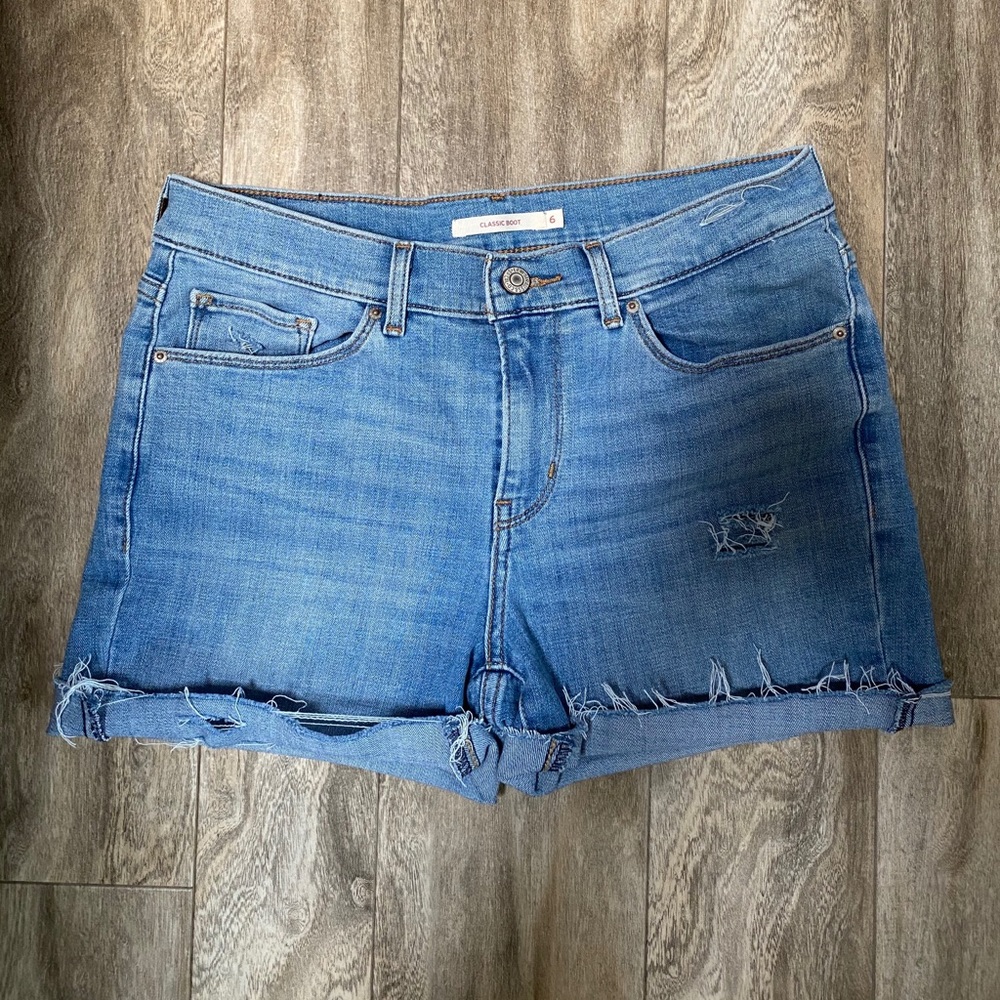 LEVI’S Lightly Distressed Denim Short